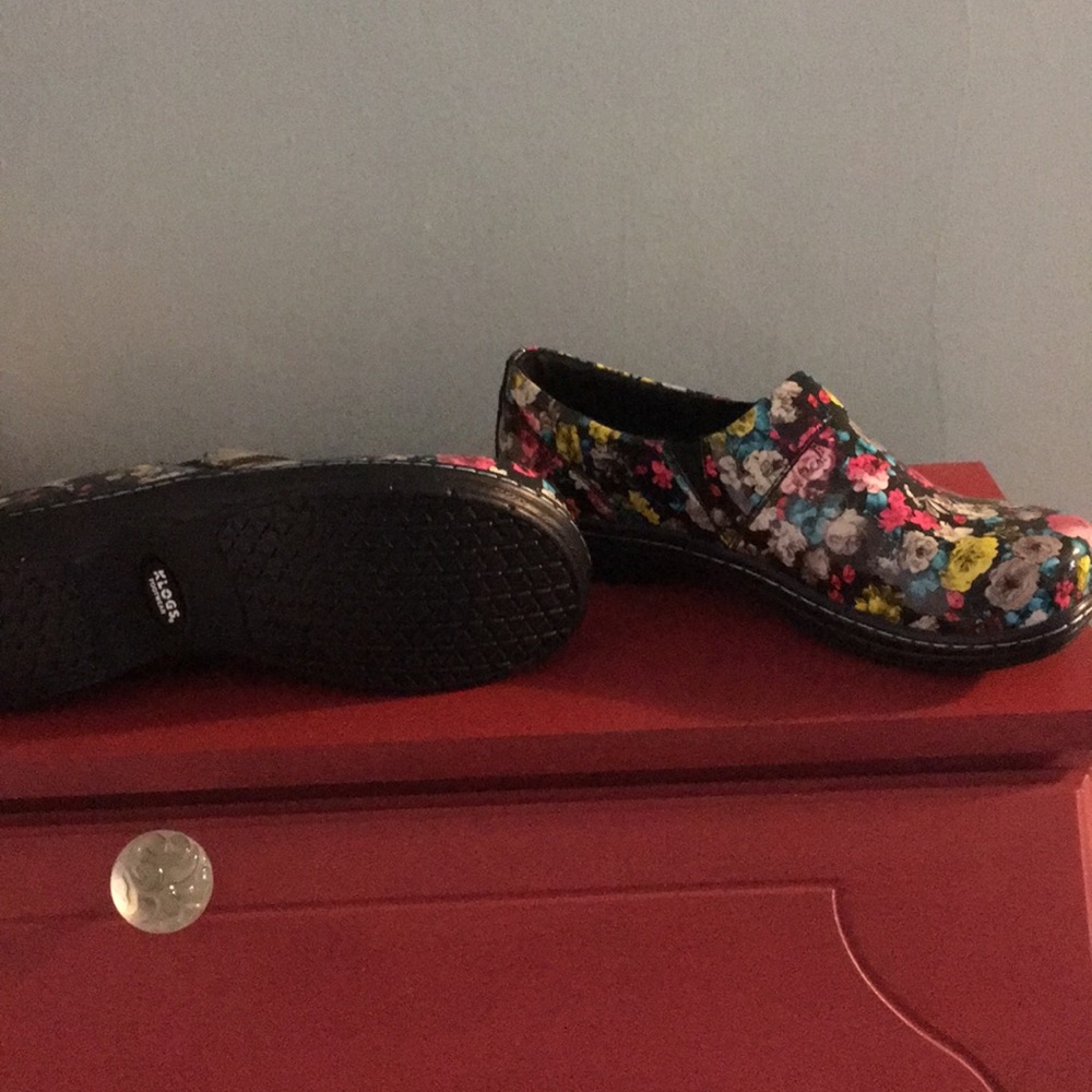 Nursing shoes